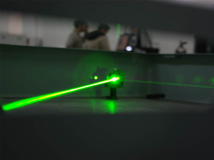 绿光激光切割精度的影响因素